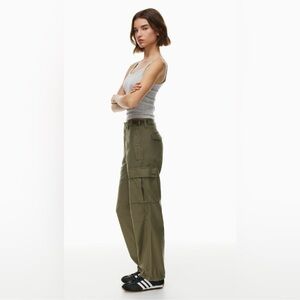Aritzia TNA Army Green Cargo Pants
Size 00